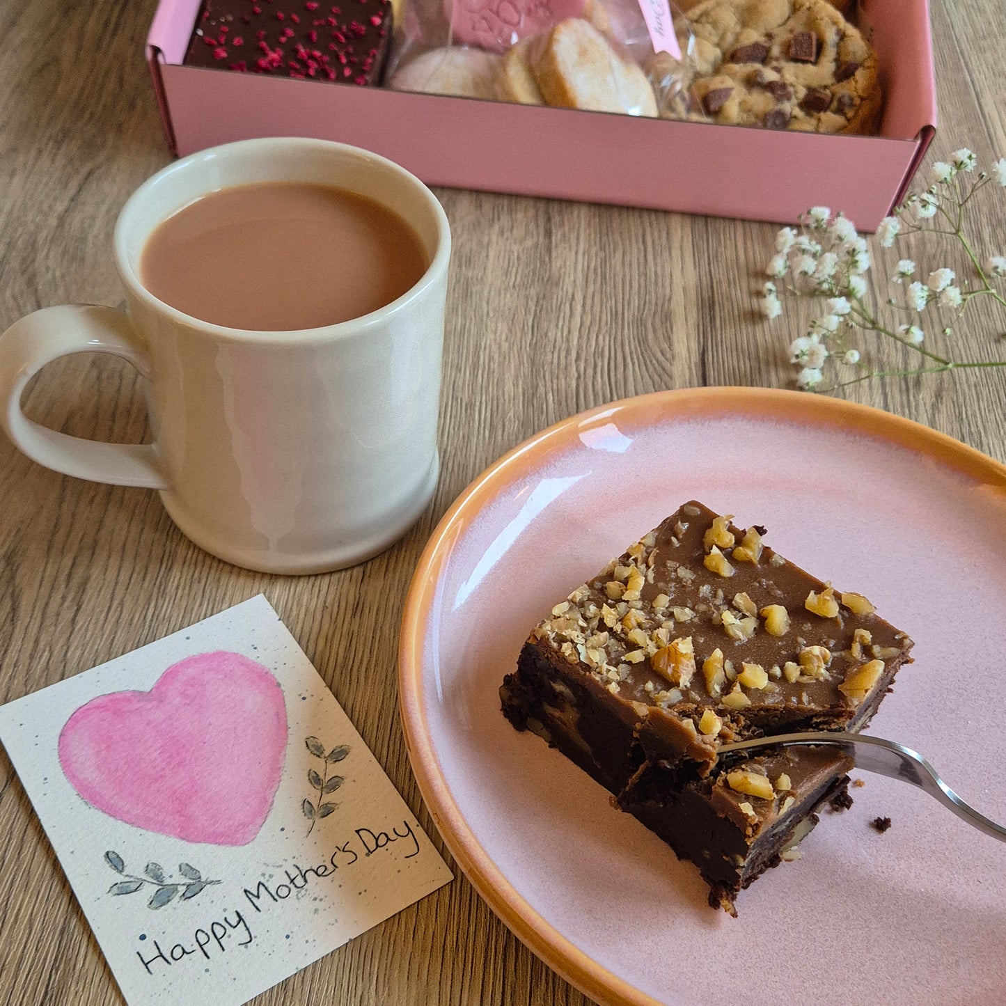 Mother's Day Tea & Traybake Box